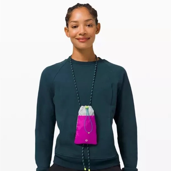 NWOT Lululemon Play Forward Cross-body Pouch - Picture 4 of 4